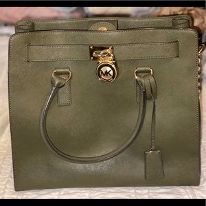 MICHAEL KORS Large Hamilton Traveler Tote in Olive